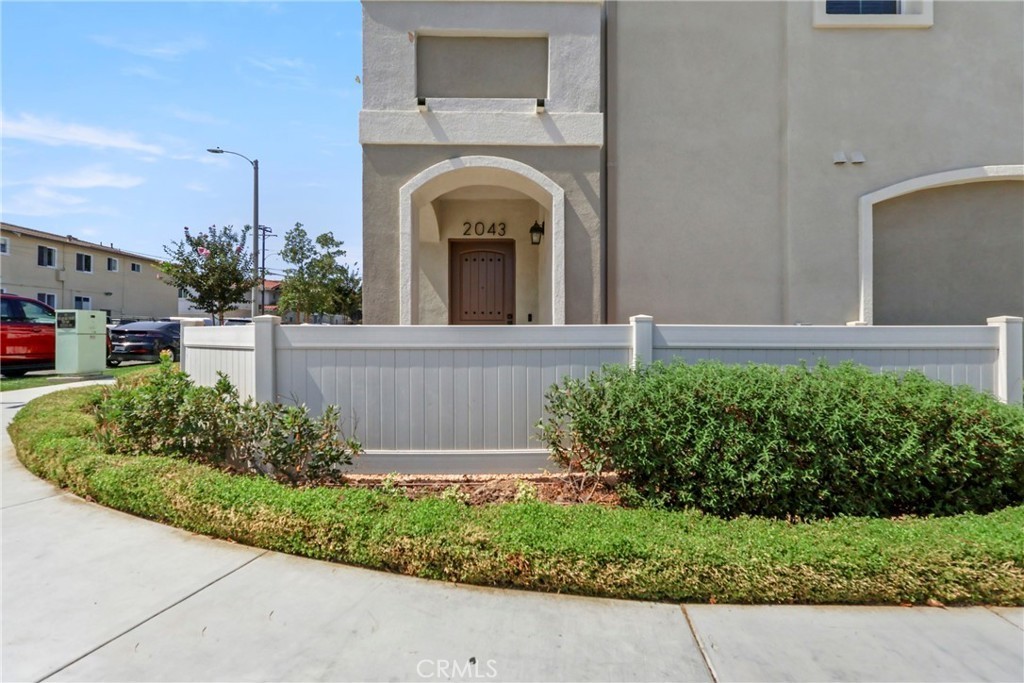 2043 Lincoln Ave