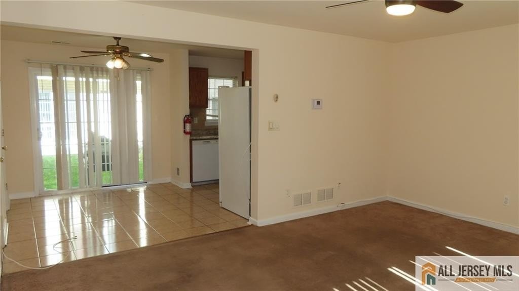26 Henry St Unit A - Photo 4 of 23
