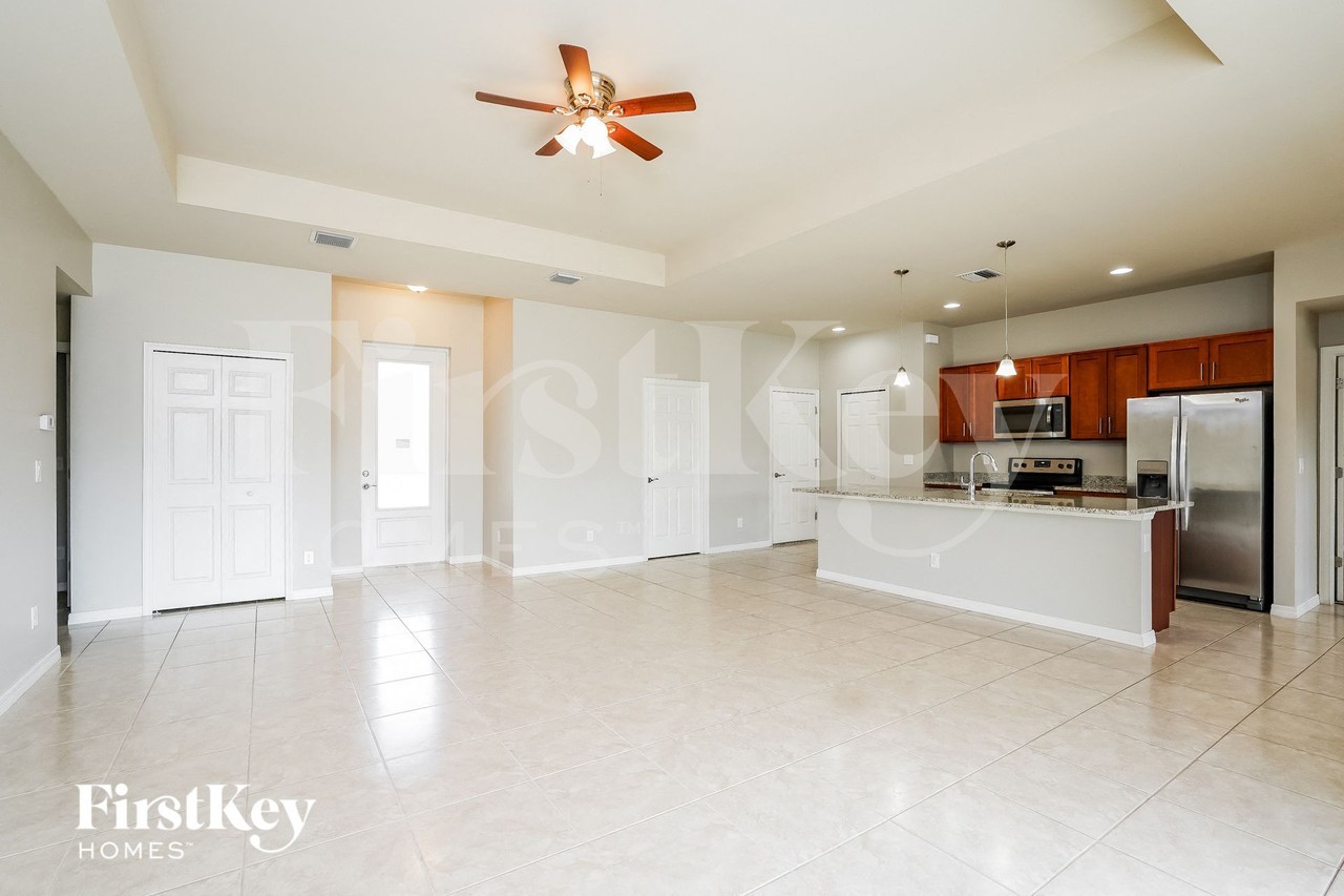 1416 Swter - Photo 2 of 15