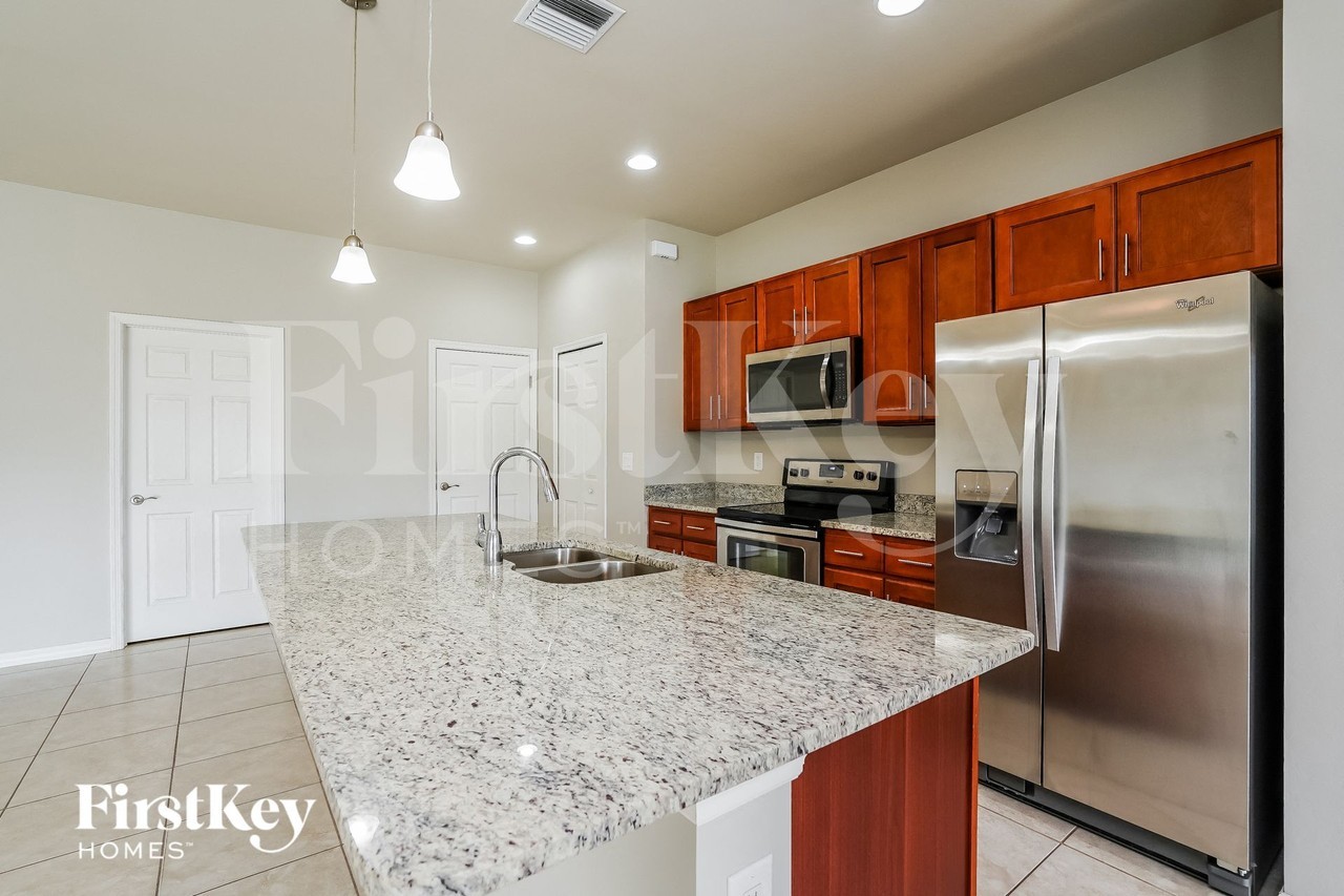 1416 Swter - Photo 4 of 15