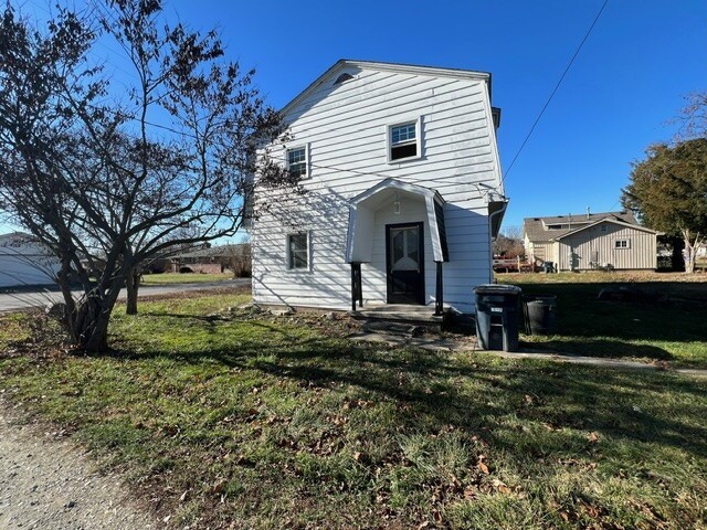 1204 N H St - Photo 3 of 17