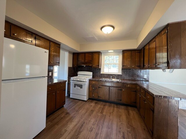 1204 N H St - Photo 4 of 17