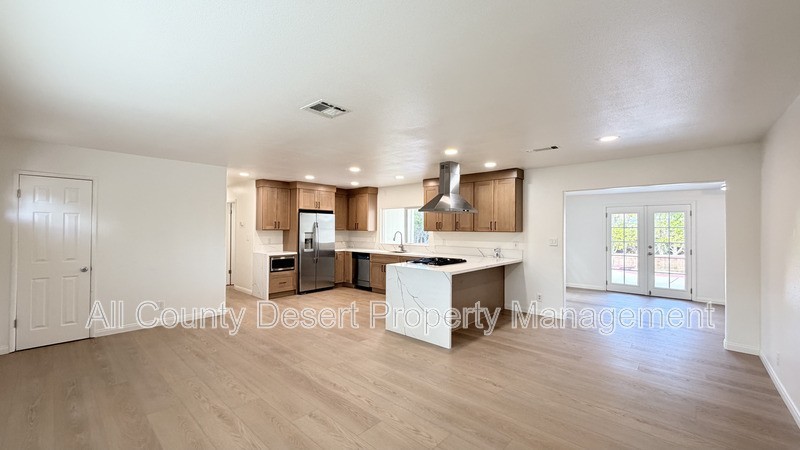 70110 Sun Valley Dr - Photo 2 of 20