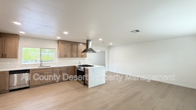 70110 Sun Valley Dr - Photo 3 of 20