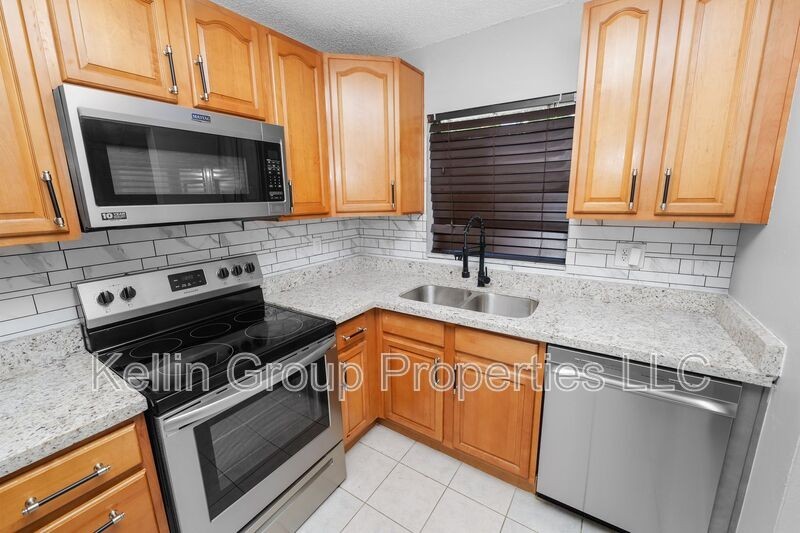 2862 Somerset Park Dr - Photo 7 of 33