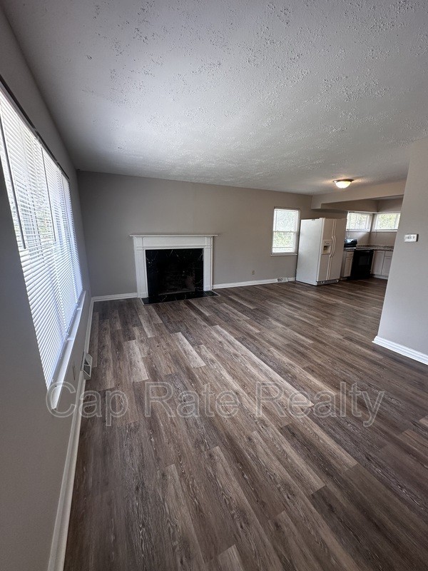 3147 Sullivant Ave - Photo 4 of 24