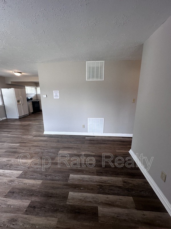 3147 Sullivant Ave - Photo 5 of 24