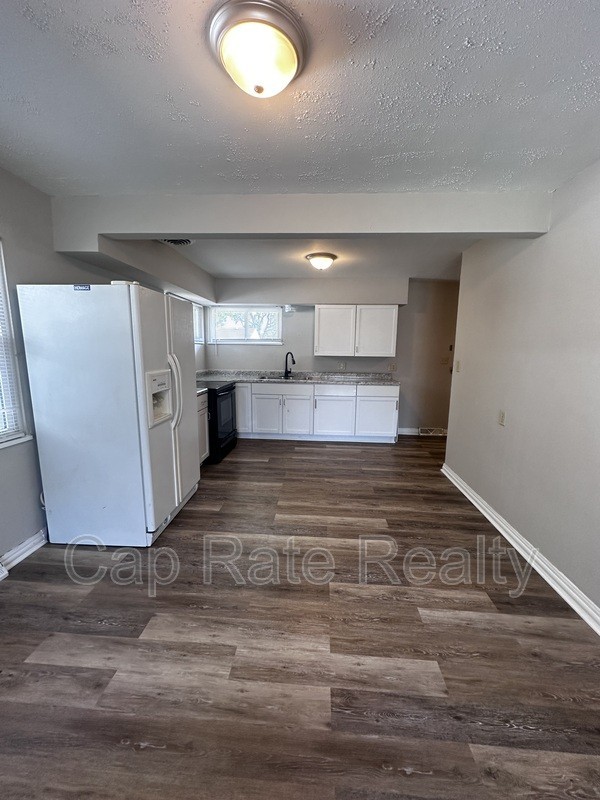 3147 Sullivant Ave - Photo 6 of 24