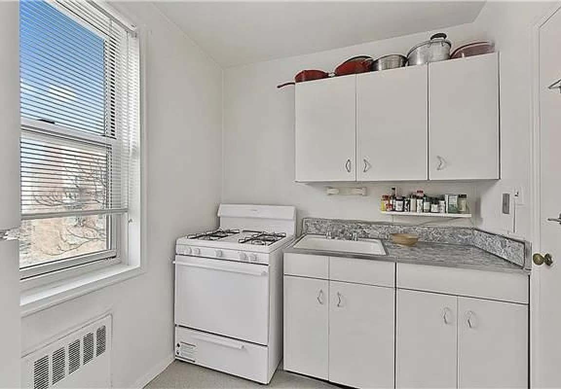 3475 Greystone Ave #6A - Photo 4 of 9