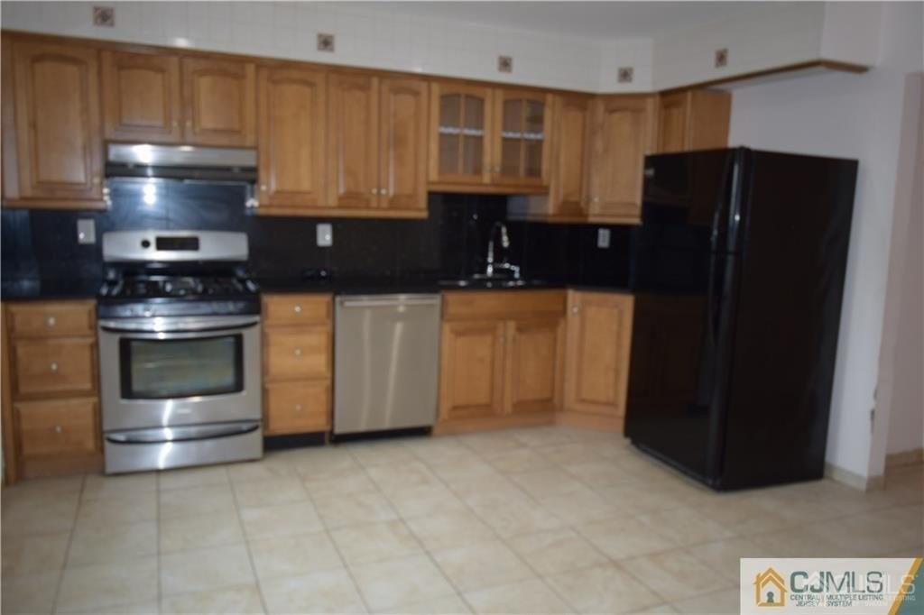 43 Essex St - Photo 7 of 13