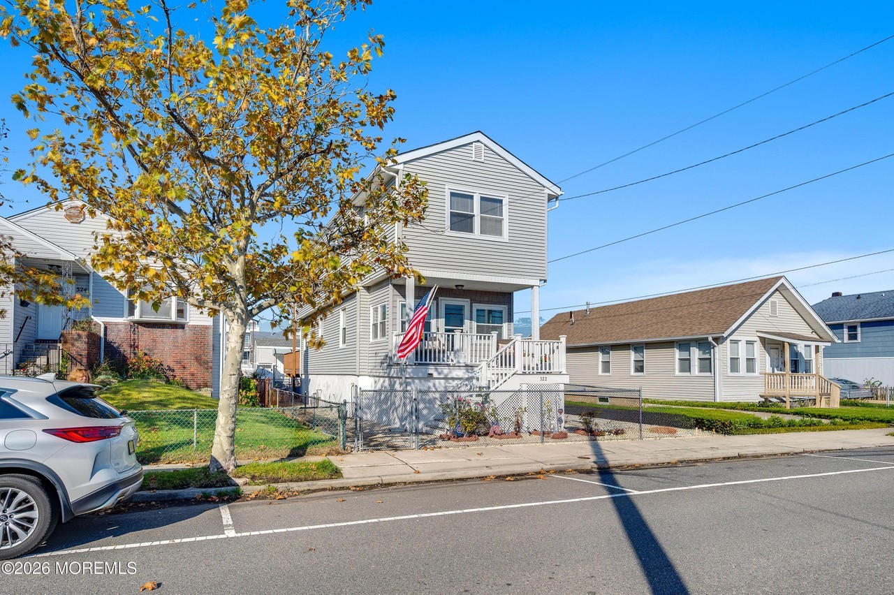 322 Dupont Ave - Photo 3 of 32