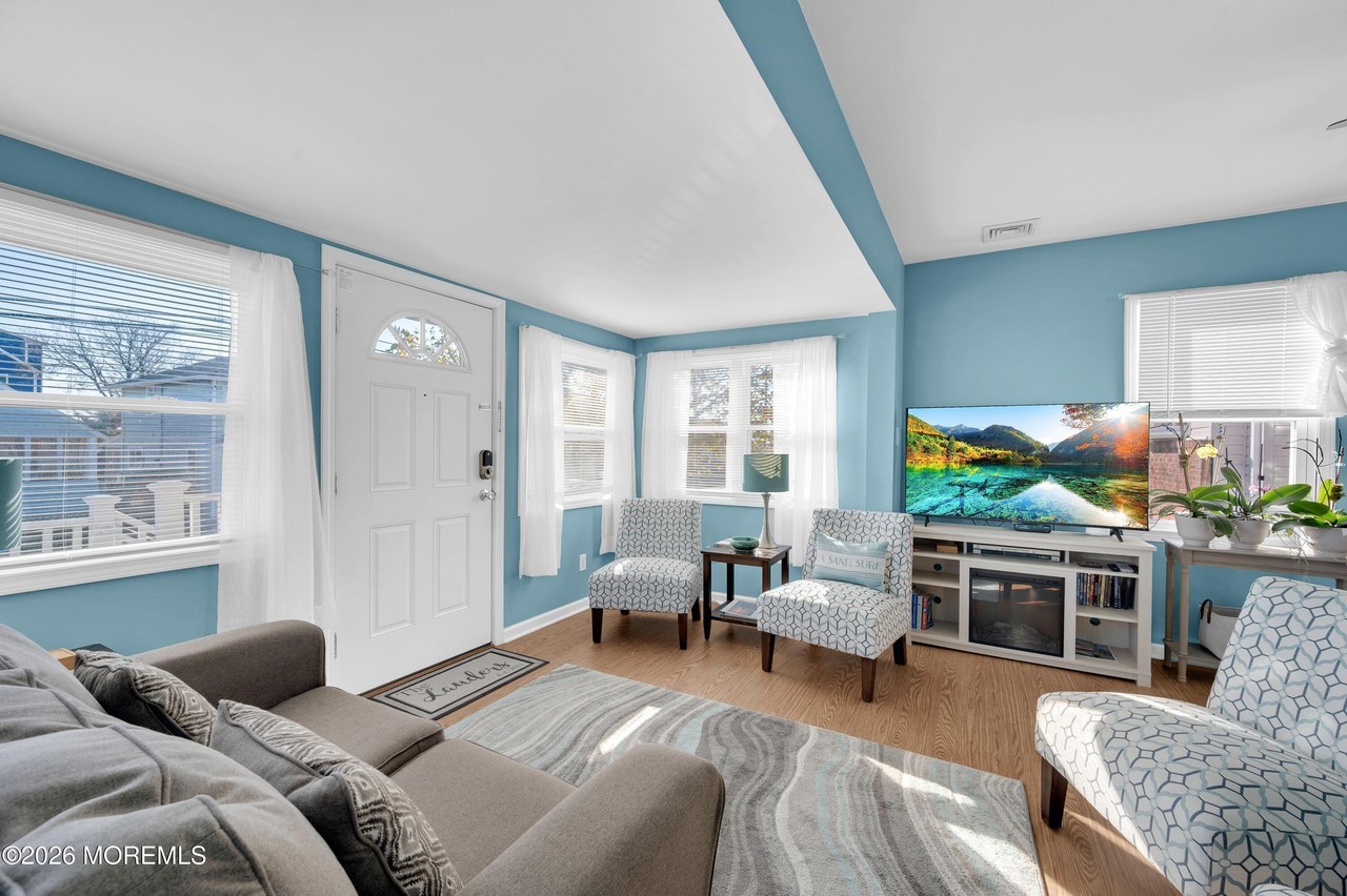322 Dupont Ave - Photo 7 of 32
