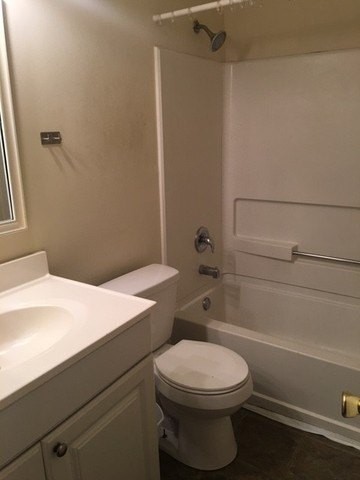 220 Elm St - Photo 3 of 10