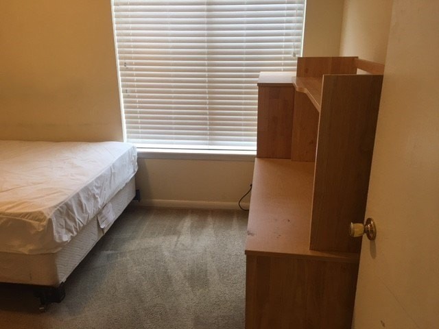 220 Elm St - Photo 5 of 10