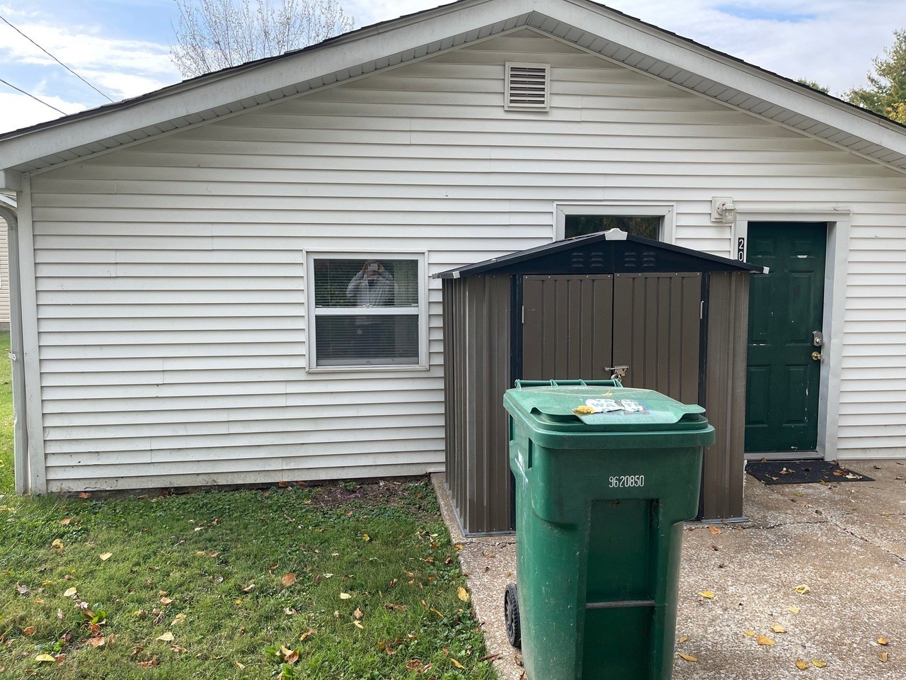 207 Robbie Ln - Photo 2 of 8