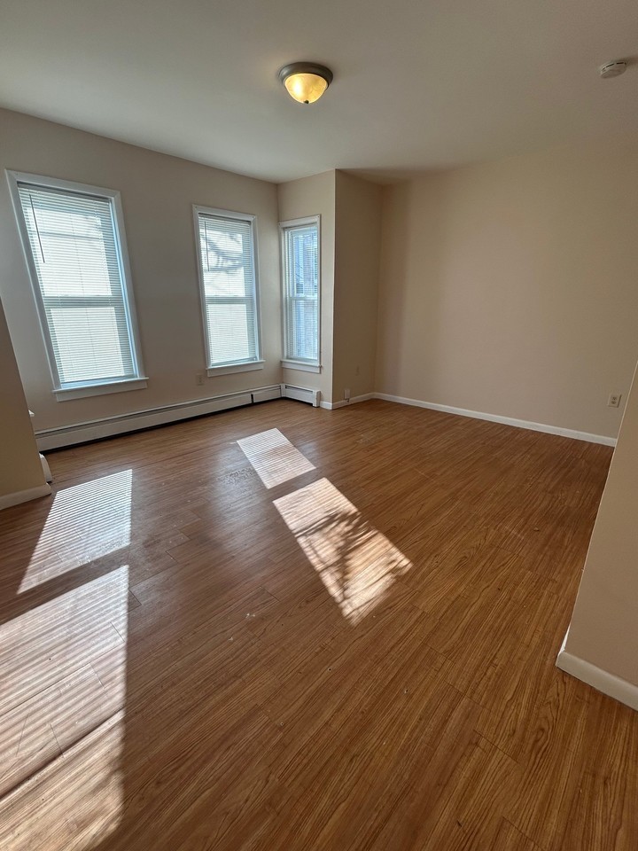 13 Armstrong Pl #1 - Photo 3 of 10