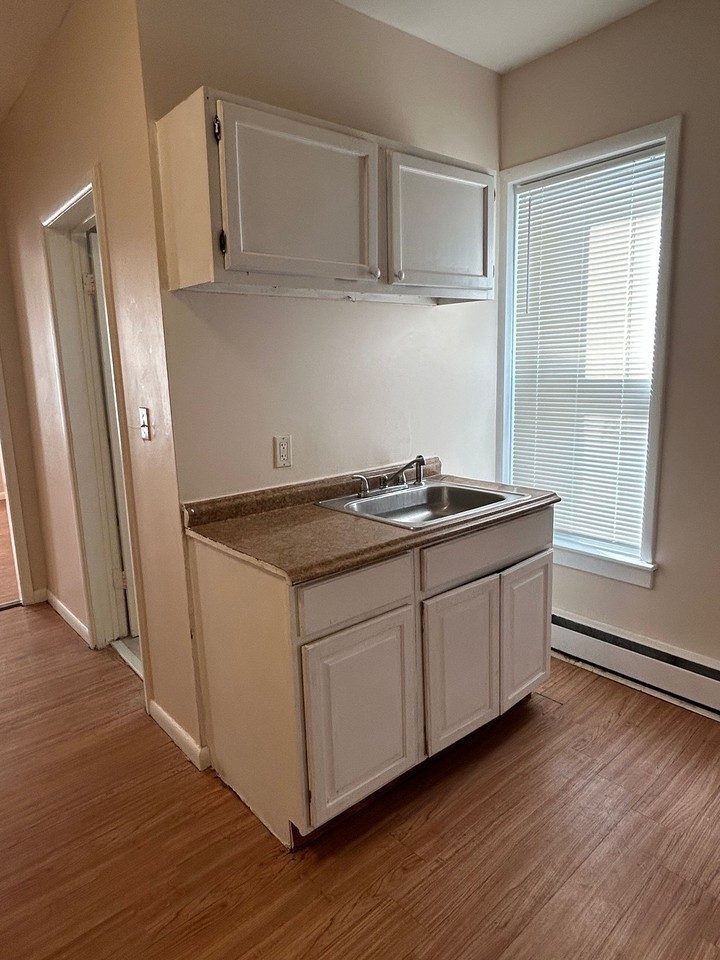 13 Armstrong Pl #1 - Photo 5 of 10