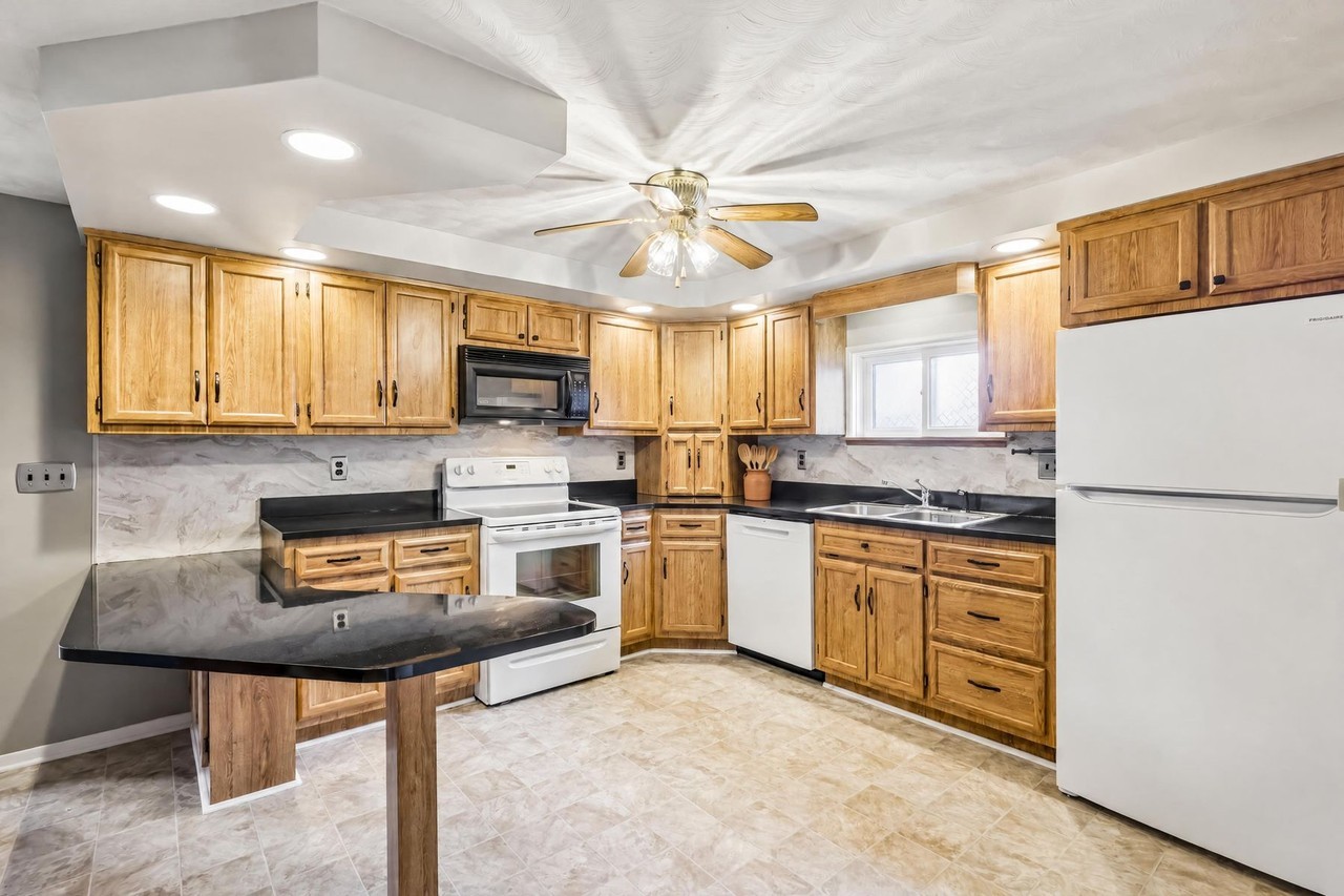481 Allison Ave #NA - Photo 3 of 7