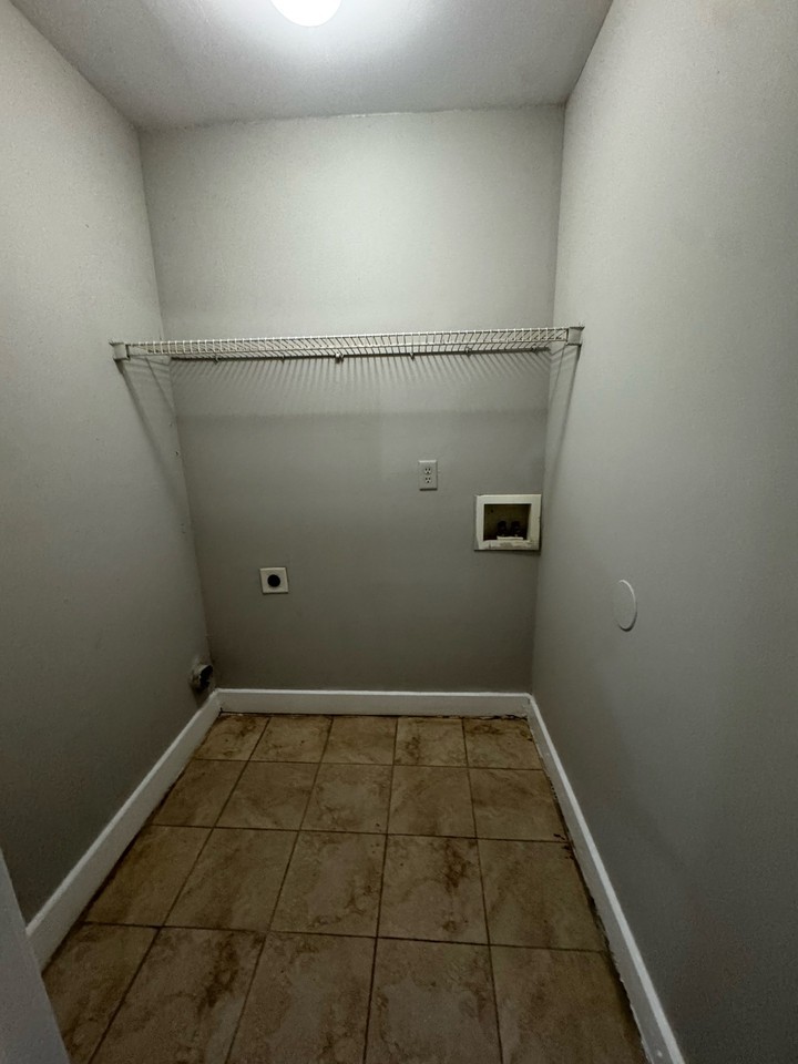 168 Evergreen Dr #1 - Photo 5 of 11