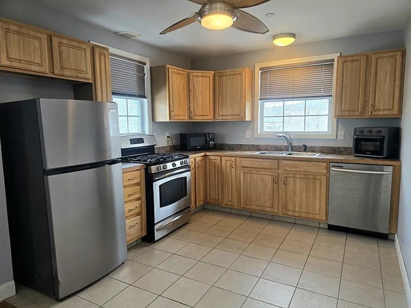 303 Eagle St #C - Photo 2 of 36