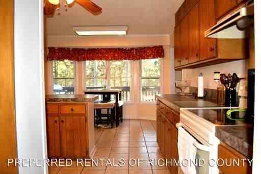 142 Fairway Dr - Photo 3 of 6