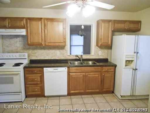 2231 Daffin Dr - Photo 3 of 13