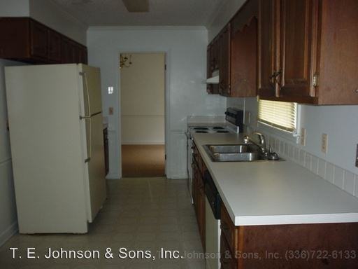 2860 Beckwood Dr - Photo 2 of 14