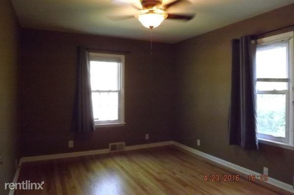 1917 W 48th St - Photo 2 of 10
