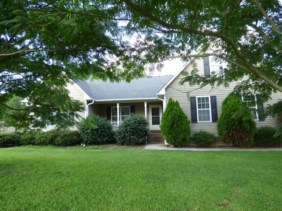 306 Oakmont Drive - Photo 2 of 9