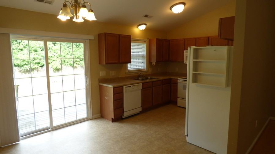 306 Oakmont Drive - Photo 3 of 9