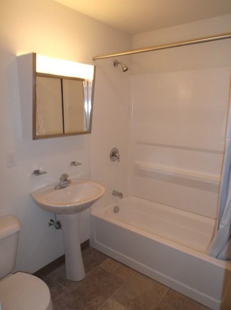 37 Saratoga St - Photo 3 of 5