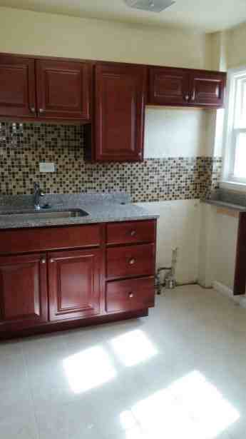 1231 Sheridan Ave - Photo 3 of 7