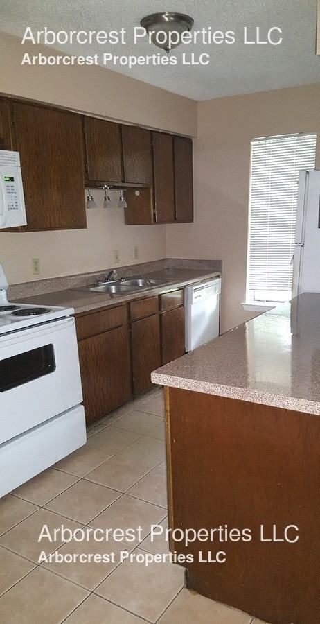 913 W Rochelle Rd #1 - Photo 3 of 11