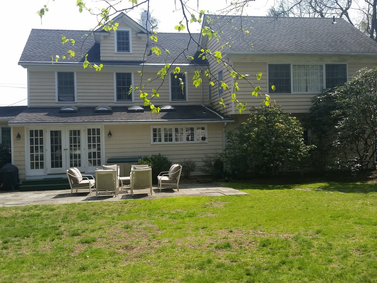 83 Kings Hwy N - Photo 2 of 10