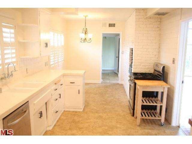 5539 S Holt Ave - Photo 3 of 10