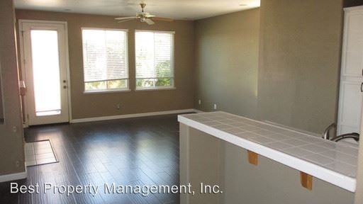 52 Rockwell St - Photo 3 of 8