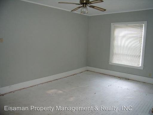 330 S Oak St - Photo 3 of 10