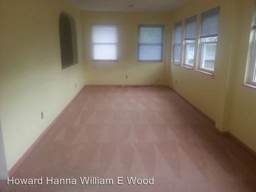 136 Edgewater Dr - Photo 3 of 10