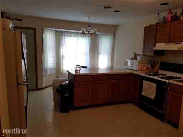 6121 72nd St - Photo 3 of 10