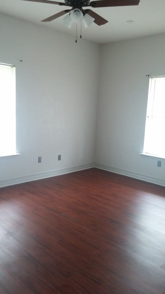 723 S 33rd St - Photo 3 of 14