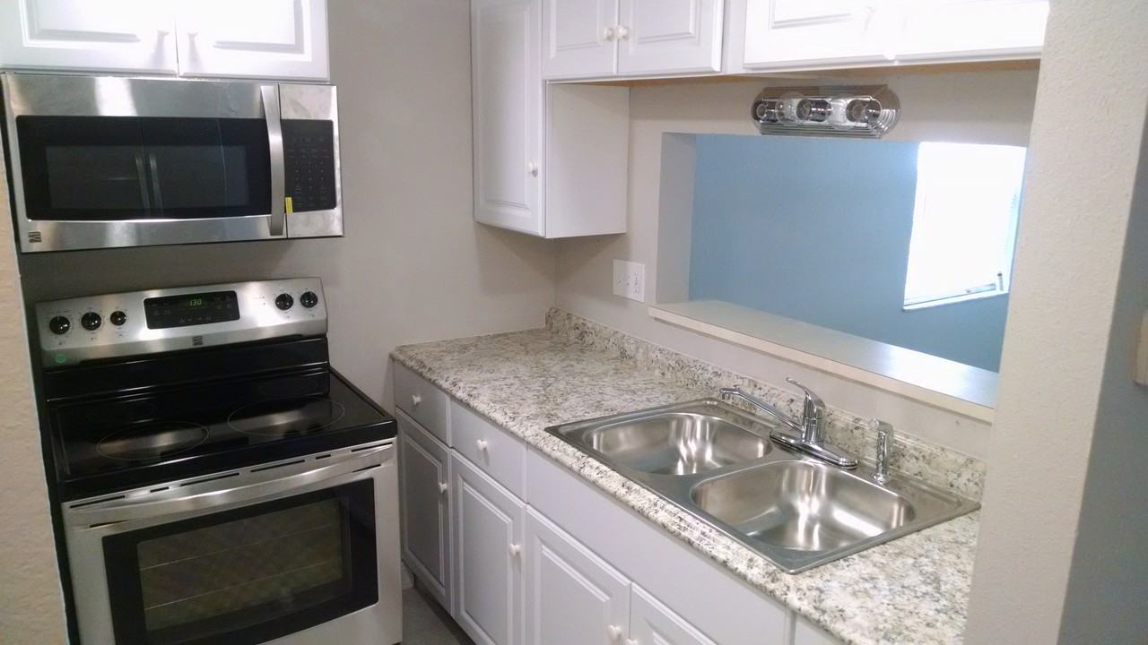 7246 E Bank Dr - Photo 2 of 16