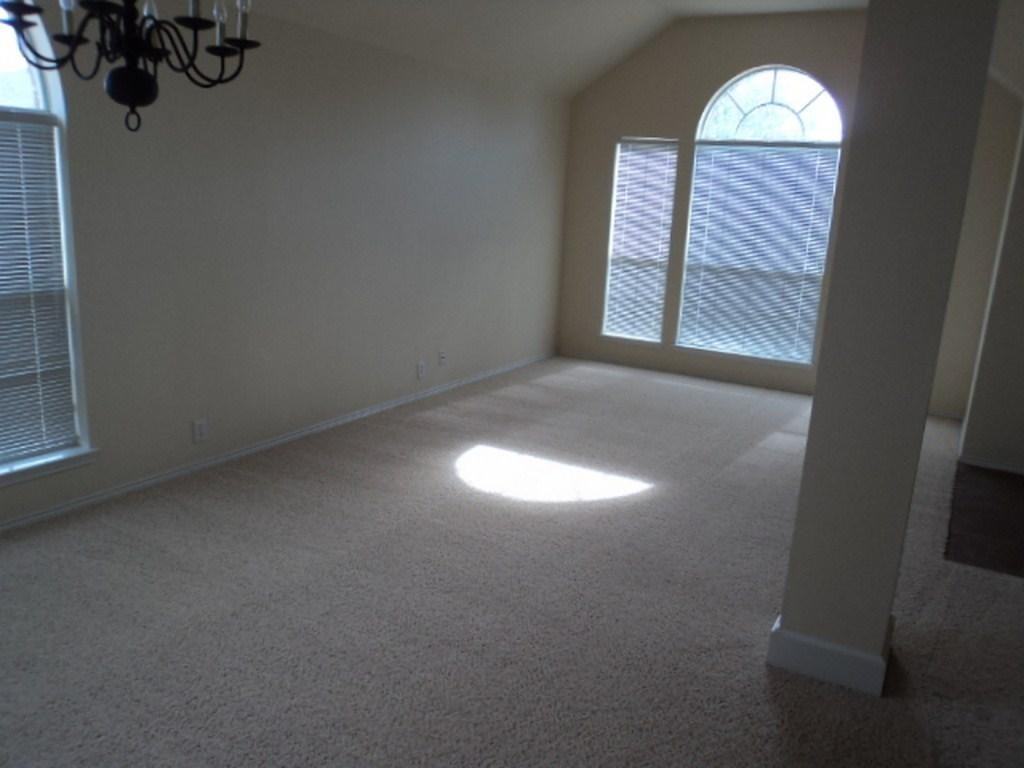 700 Vallejo Dr - Photo 3 of 16