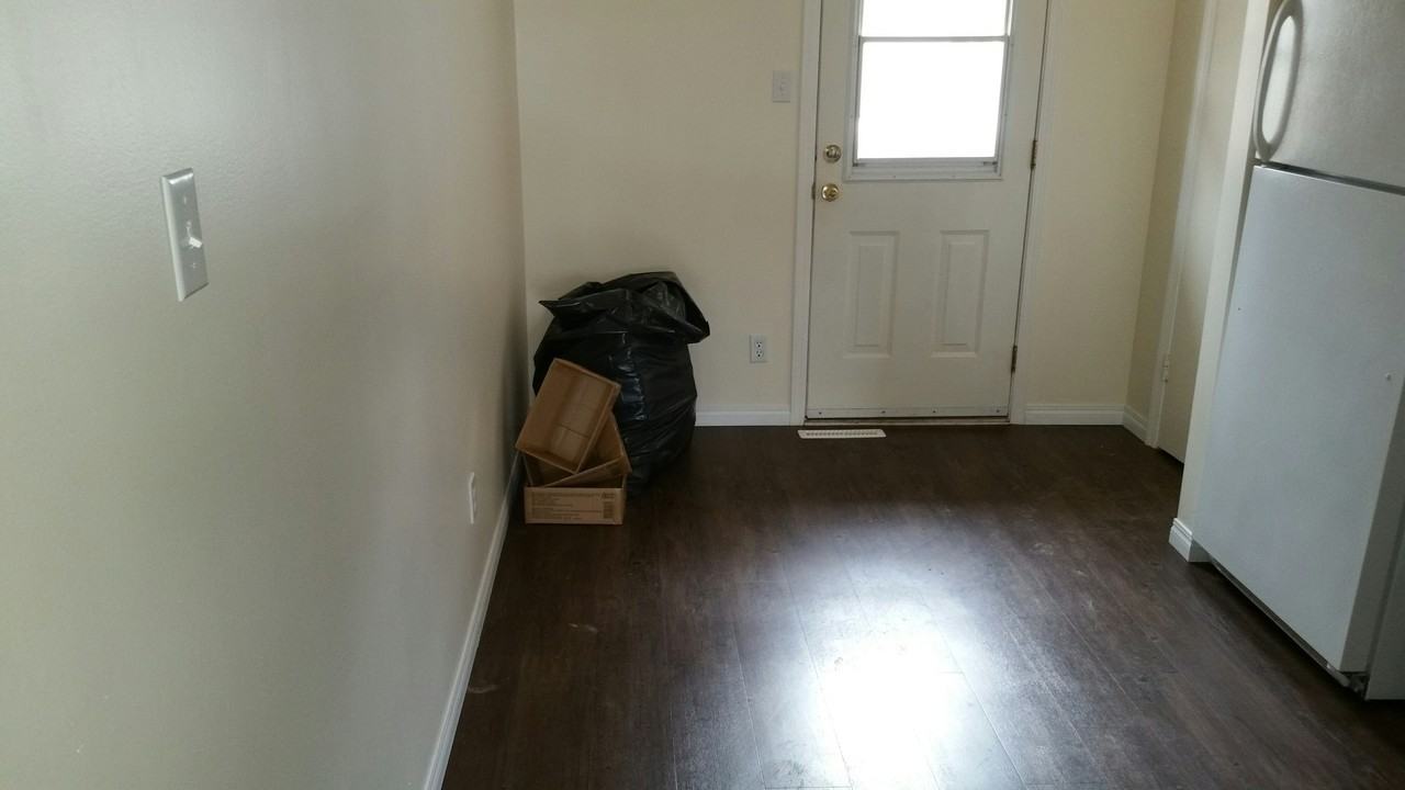 5707 52 Ave - Photo 3 of 5