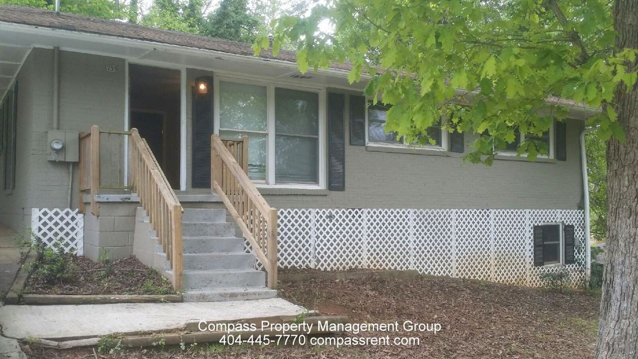 755 Fallview Dr - Photo 2 of 23