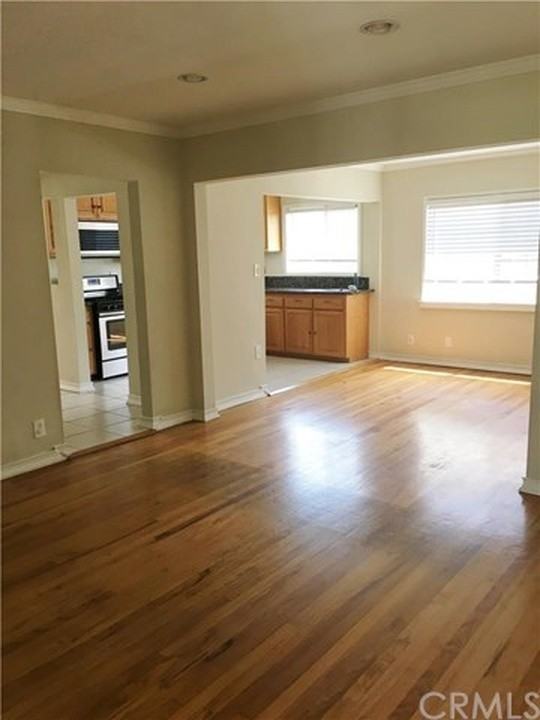 3358 Stevely Avenue - Photo 3 of 10