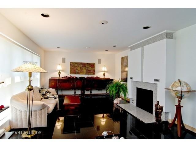 1660 Hertel Ln - Photo 3 of 10