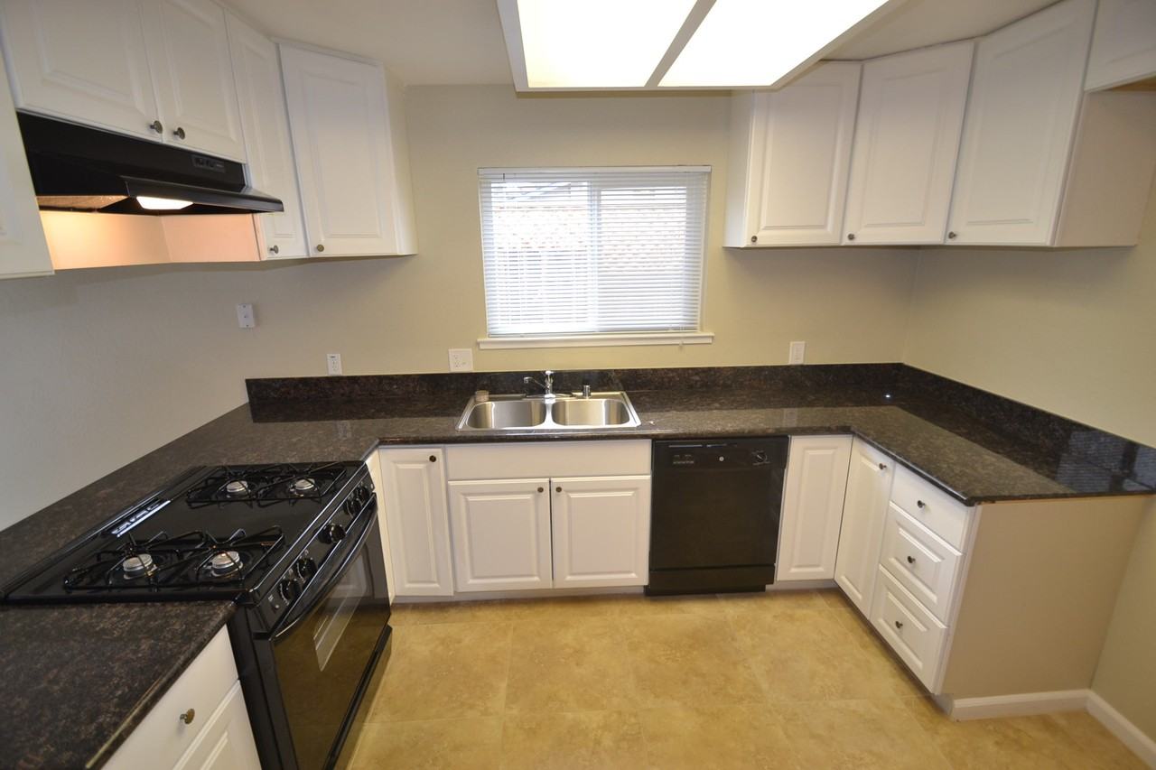 7231 Lesterford Ct - Photo 2 of 10