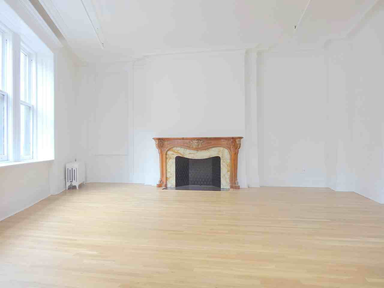 Madison Ave & E 25th St #010EF