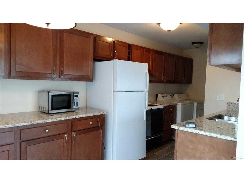 2715 Fox Hollow - Photo 3 of 7