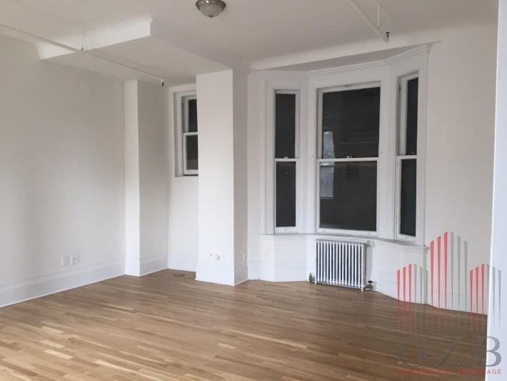 210 E 5th St - Photo 3 of 5